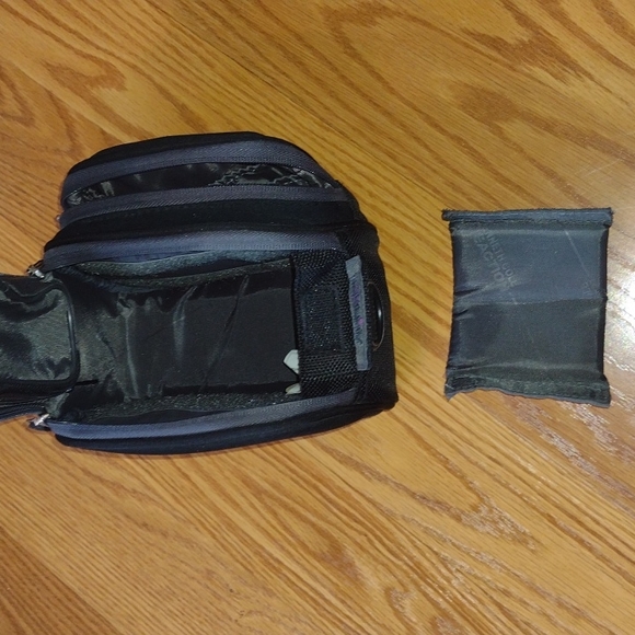 Kenneth Cole Compact Camera Case - Picture 6 of 6